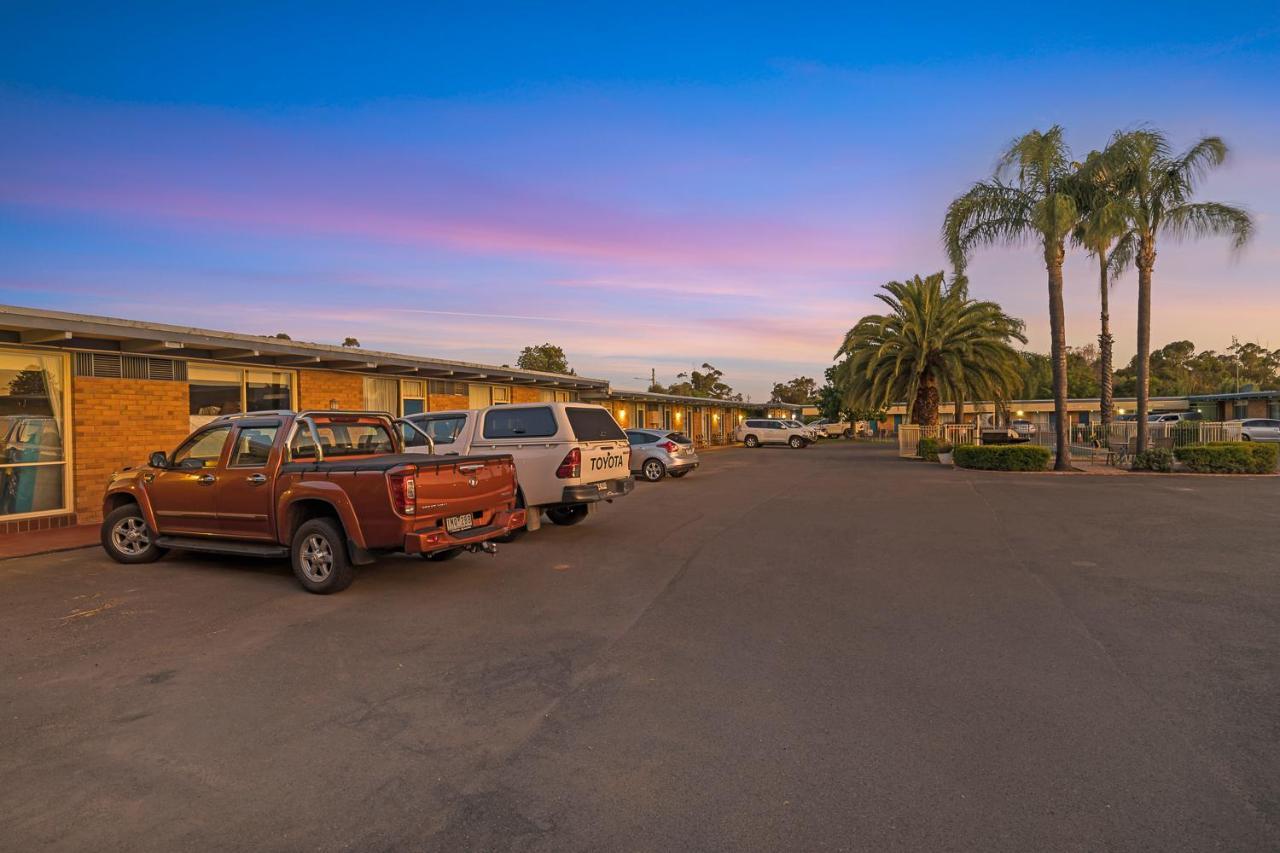 Plainsman Motel Forbes Eksteriør billede