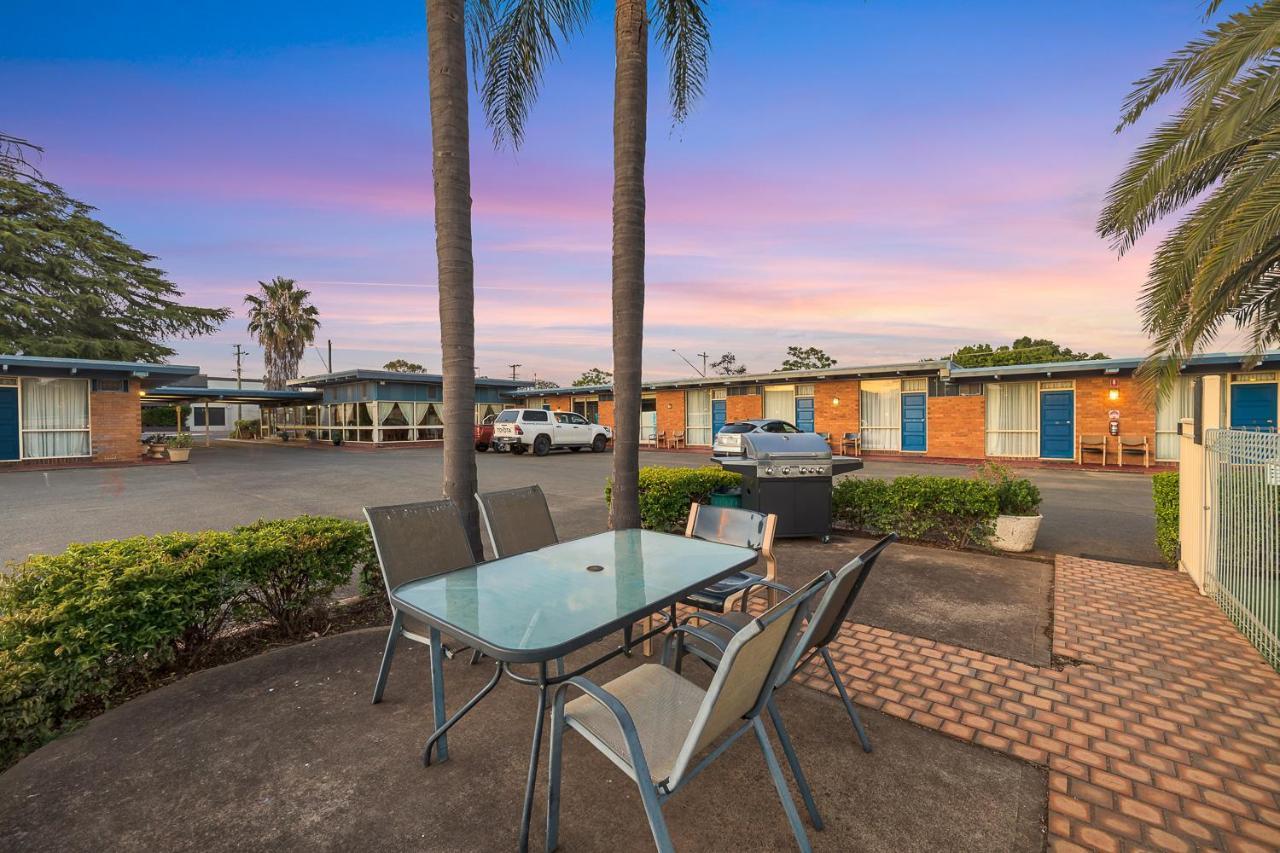 Plainsman Motel Forbes Eksteriør billede