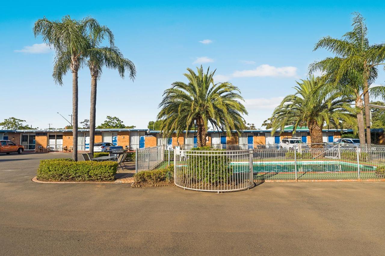 Plainsman Motel Forbes Eksteriør billede