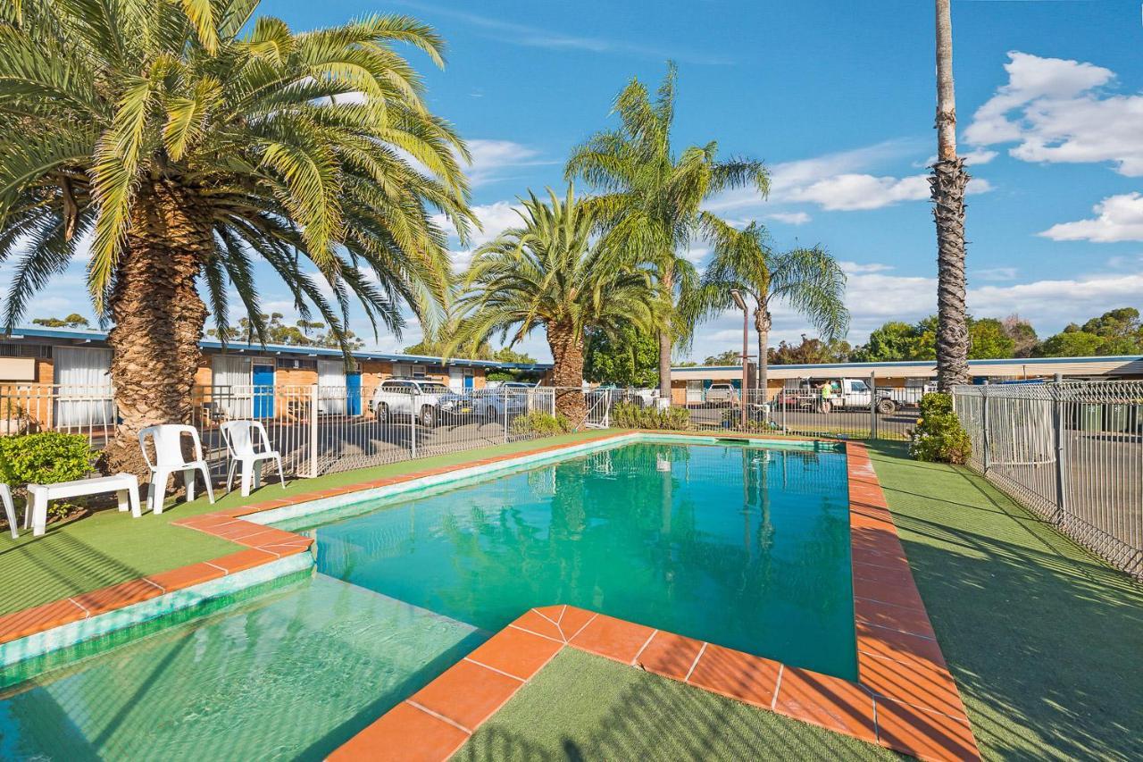 Plainsman Motel Forbes Eksteriør billede