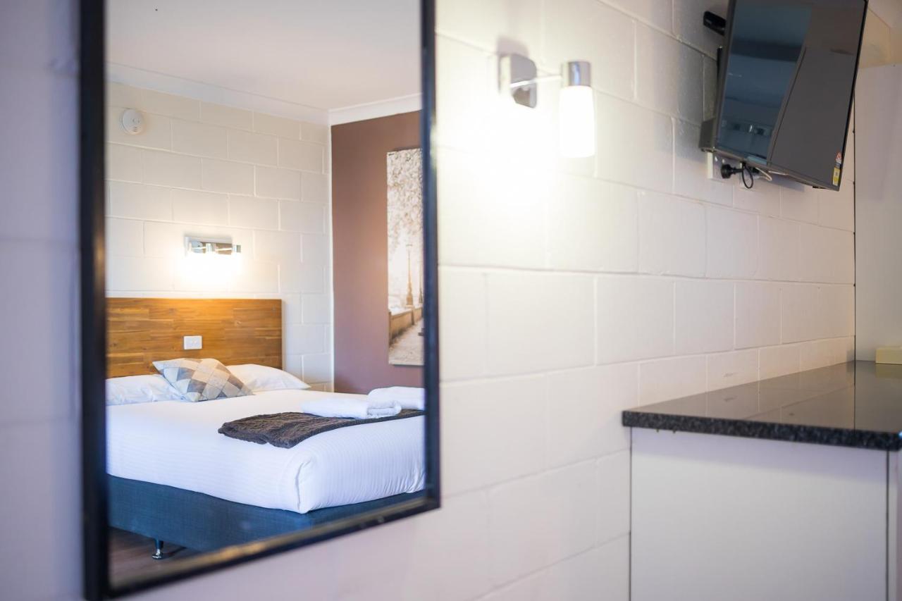 Plainsman Motel Forbes Eksteriør billede