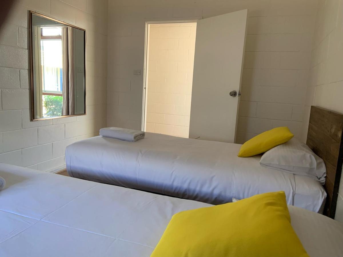 Plainsman Motel Forbes Eksteriør billede