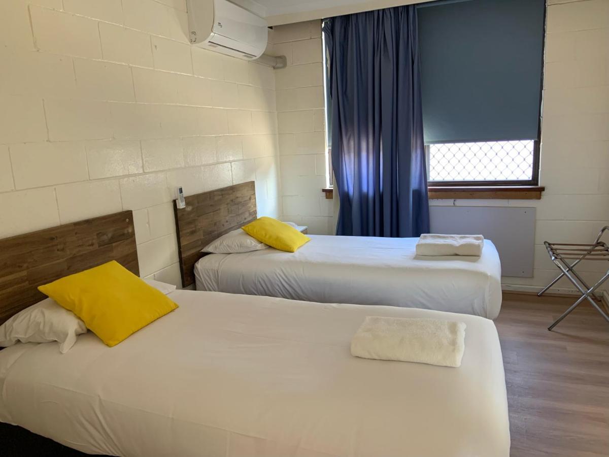 Plainsman Motel Forbes Eksteriør billede